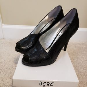 BCBG Snakeskin Peep Toe Pumps 4" Heels Size 8 1/2